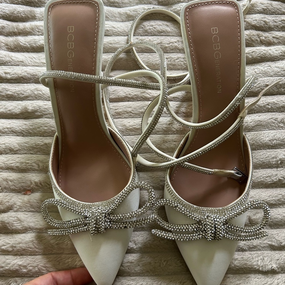 BCBGeneration heels white rhinestone wrap around sz 8.5